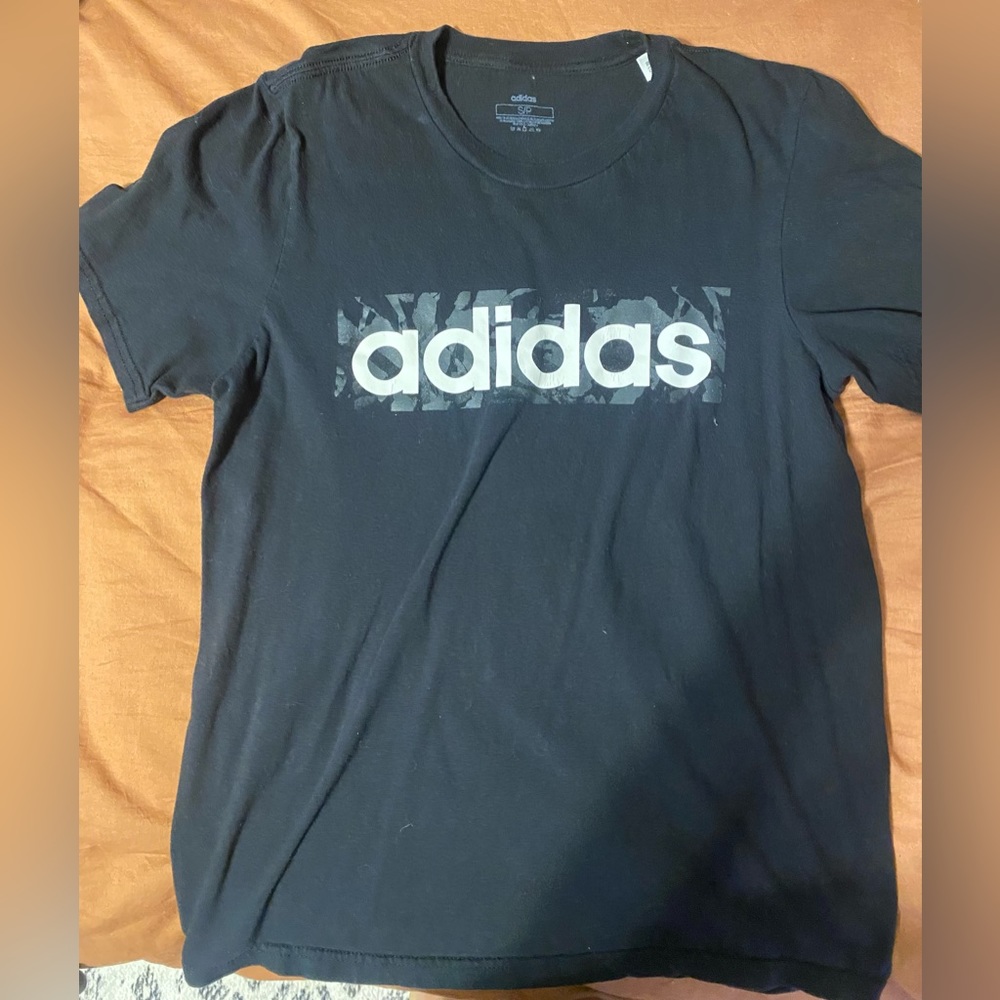 Adidas Tee small